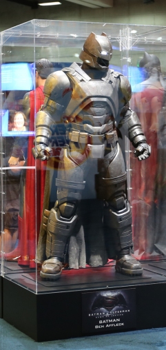 large_69605bf1616db07eece2a37e656f9f8c-batman-v-superman-armor-comic-con-image